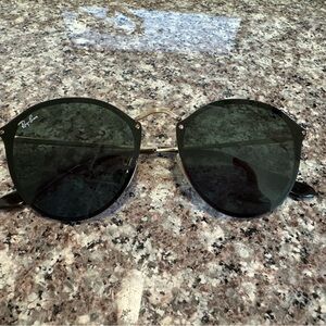 Ray-Ban Black Round Sunglasses